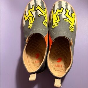 UIN mens Gray Slip-On Sneakers with Yellow Graphic and Orange Accents